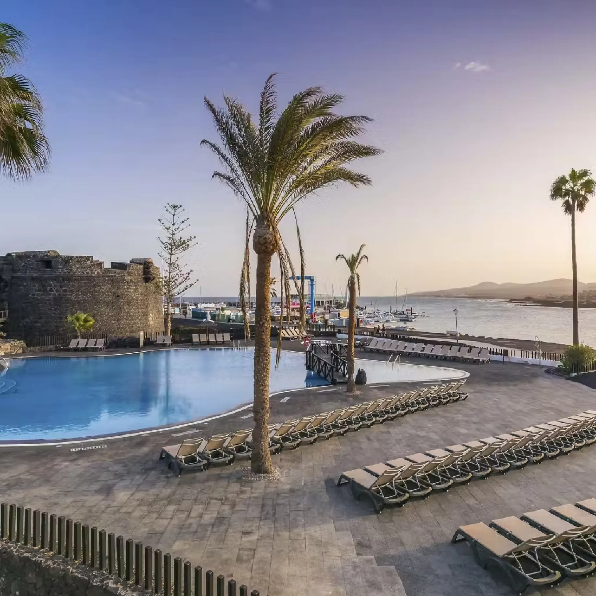 vista piscina de barceló castillo fuerteventura