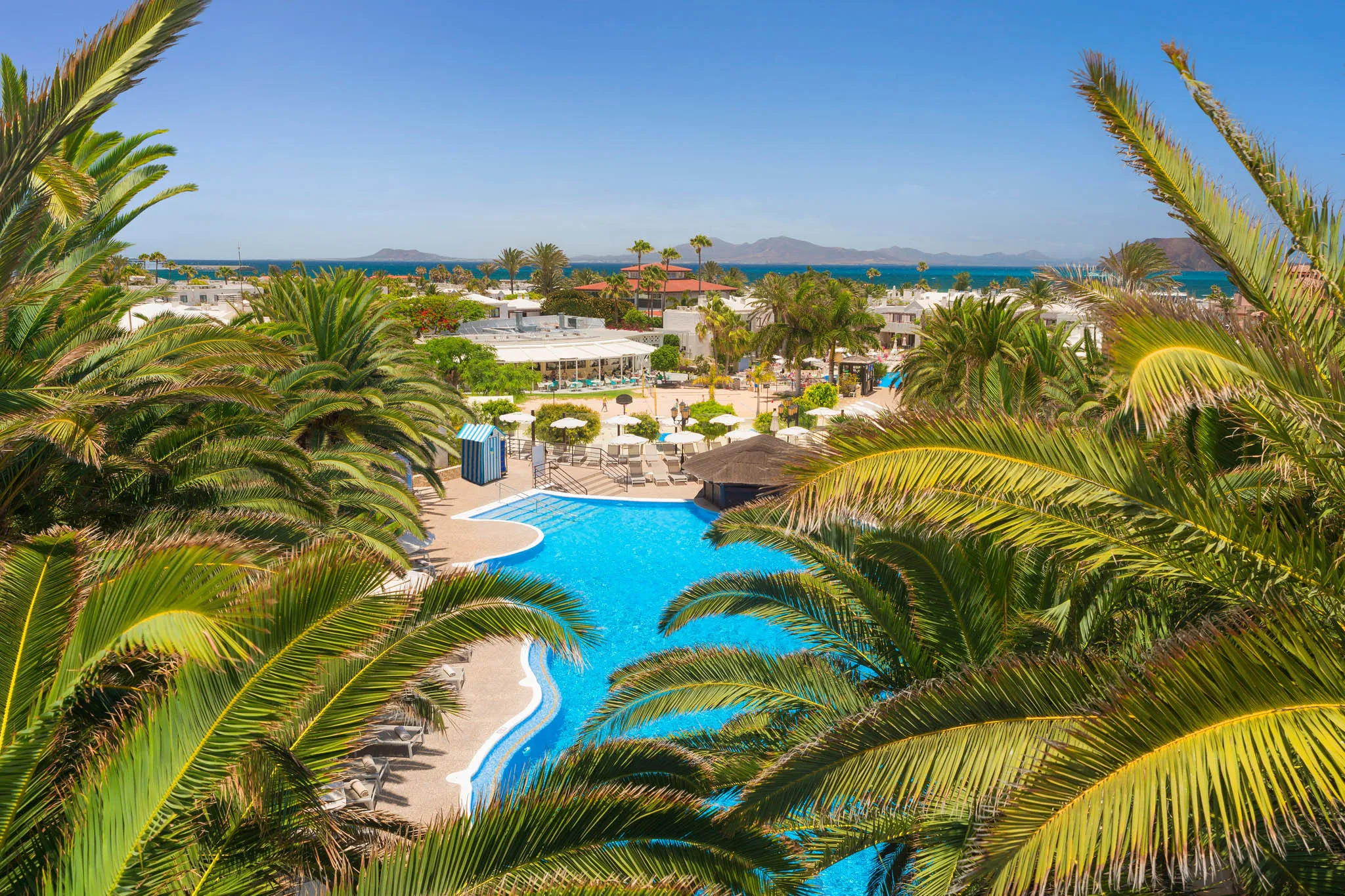 vista piscina alua suites
